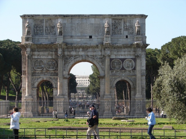Arch of Constantine first emperor to convert to Christianity.jpg